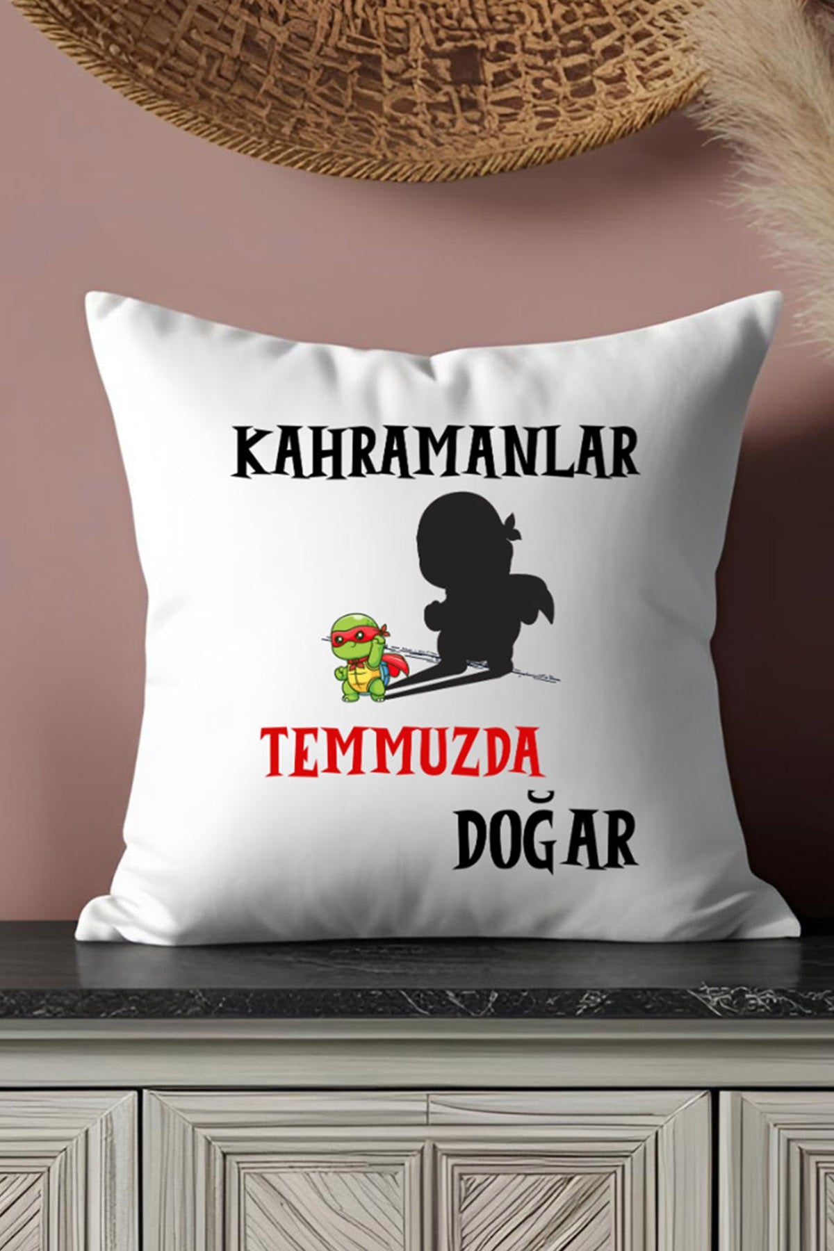 kahramanlar-bu-ayda-dogar-baskili-es,-sevgili,-arkadas-baba-hediyelik-saten-mini-dekoratif-yastik
