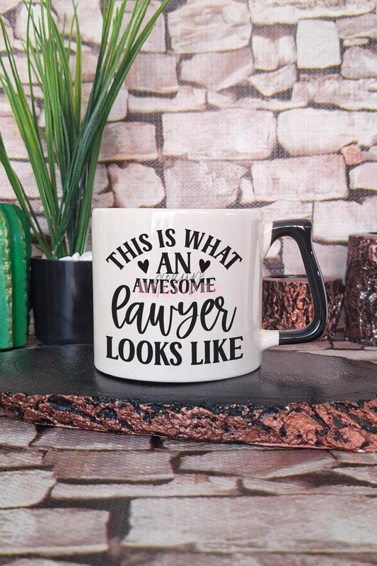 This Is What An Awesome Lawyer Looks Like Baskılı Avukat Hediyelik Kulplu Kupa Bardak