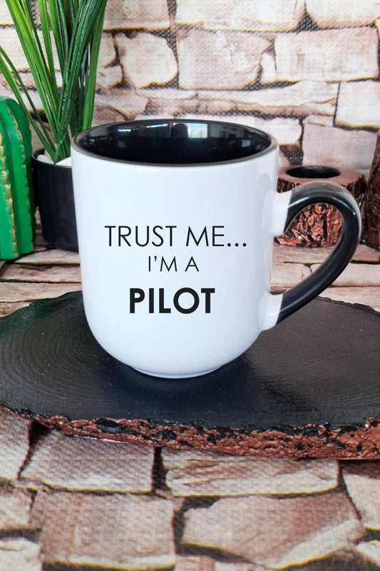 Trust Me I'm A Pilot Baskılı İçi ve Kulpu Siyah Renkli Premium Kupa Bardak