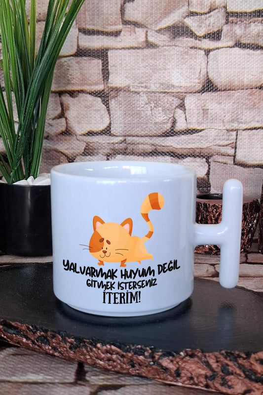 Yalvarmak Huyum Değil Baskılı Eğlenceli Hediyelik T Kulplu Latte Fincanı Kupa Bardak