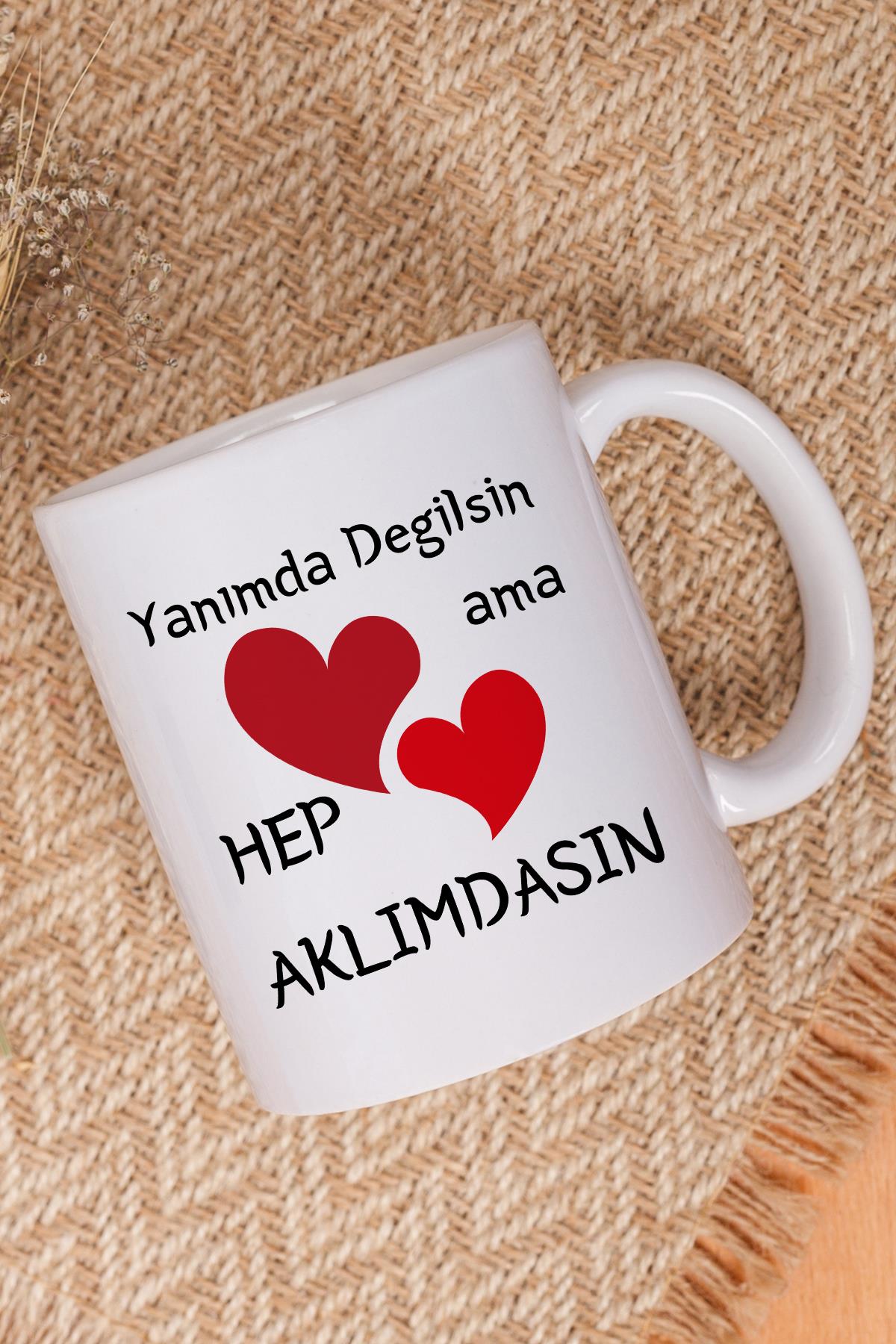 Yanımda Değilsin ama Aklımdasın Kalp Baskılı Eş, Sevgili, Karı Koca için Hediyelik Kupa Bardak