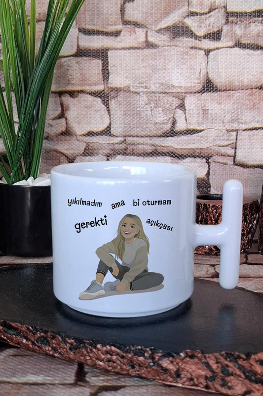 Yıkılmadım ama Bi Oturmam Gerekti Açıkçası Baskılı Hediyelik T Kulplu Latte Fincanı Kupa Bardak